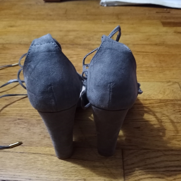 Grey laceup block heels size 10 - Picture 3 of 4